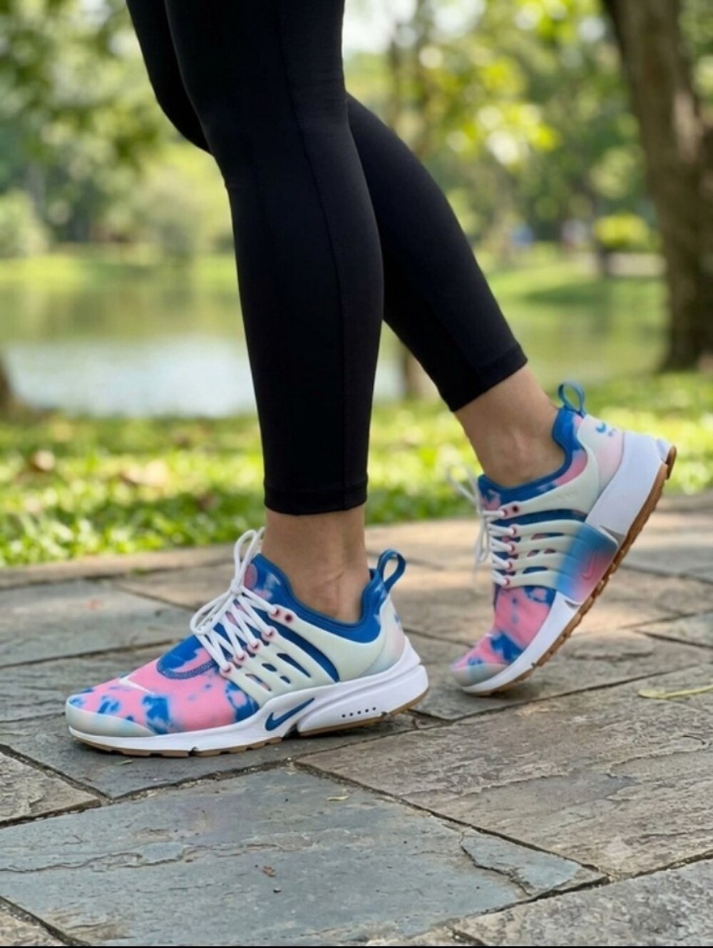 Nike Air Presto Women's Pink & Blue Tie-Dye blue Nebula  Athletic Sneakers